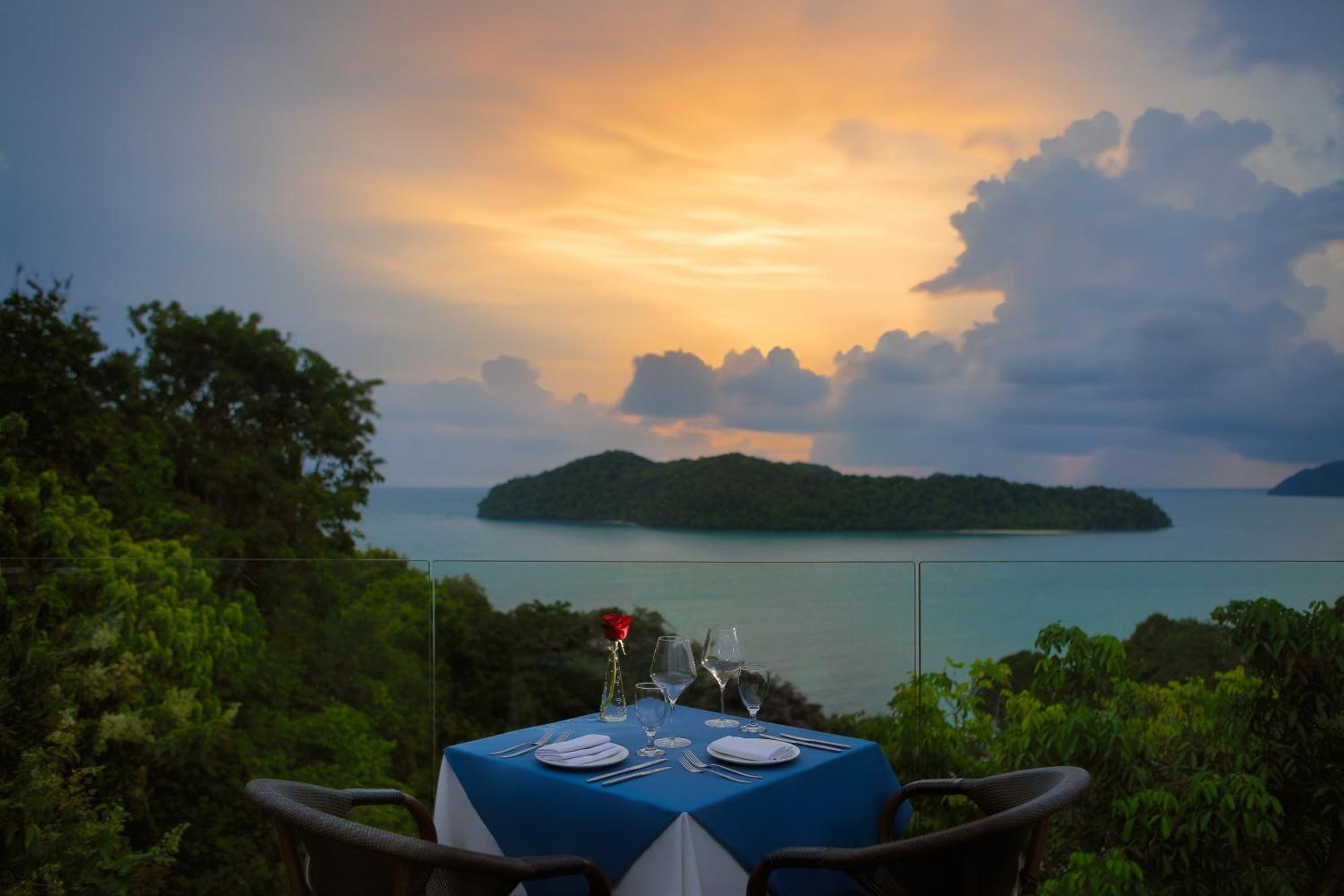 Ambong Pool Villas - Private Pool Pantai Cenang  Kültér fotó