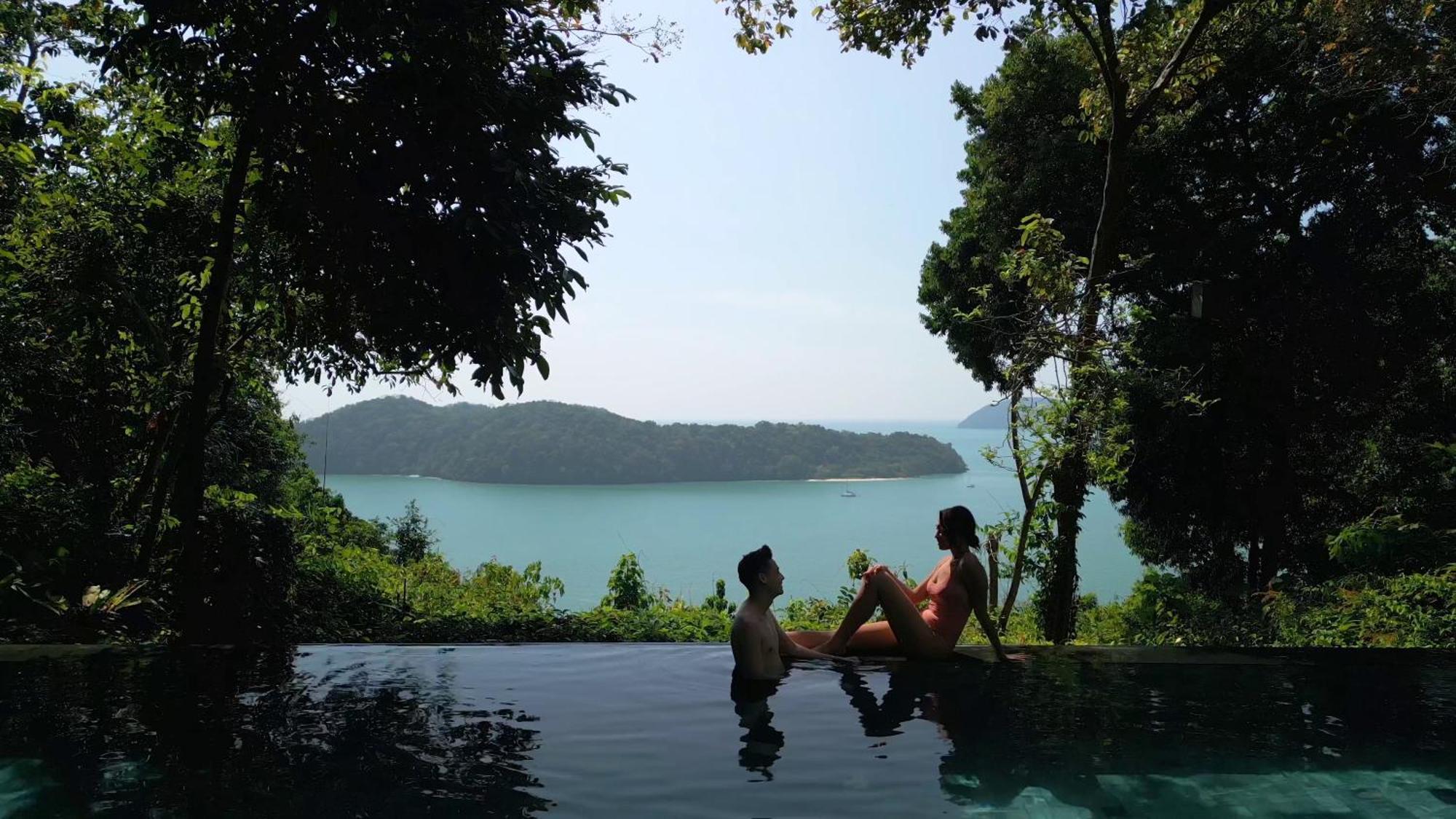 Ambong Pool Villas - Private Pool Pantai Cenang  Kültér fotó