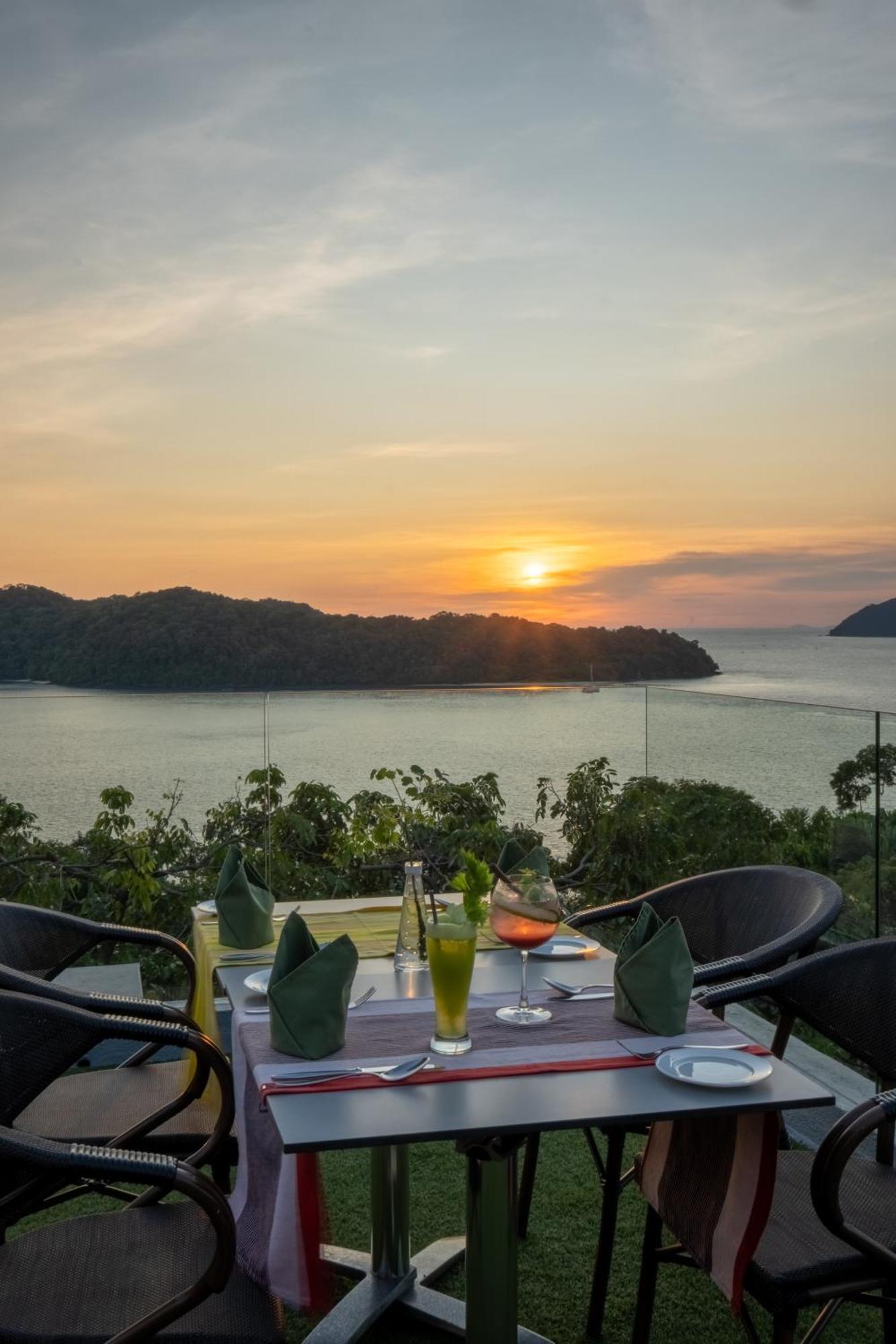 Ambong Pool Villas - Private Pool Pantai Cenang  Kültér fotó